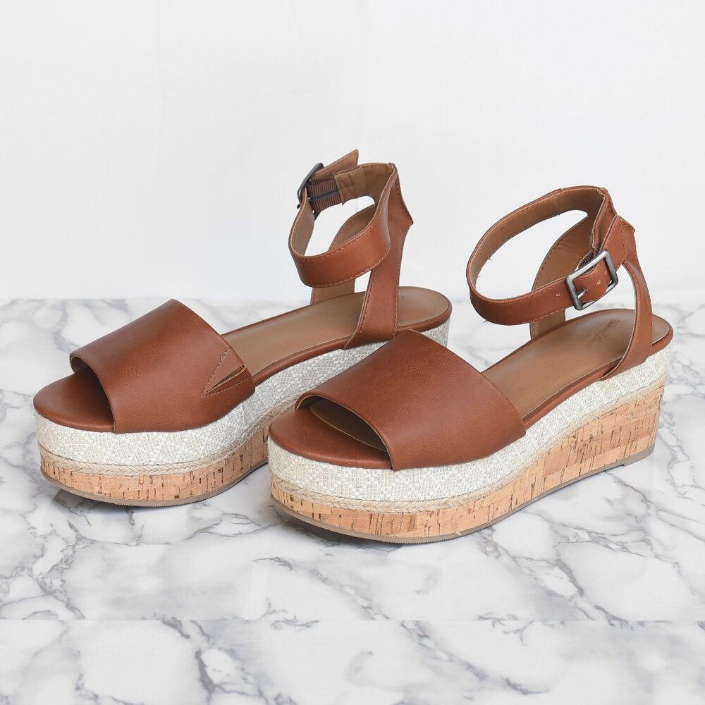 NWOT Universal Thread Wedge Platform Sandal Brown Size 8